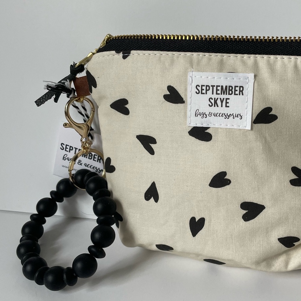 🖤 Heart Clutch/Wristlet 🖤